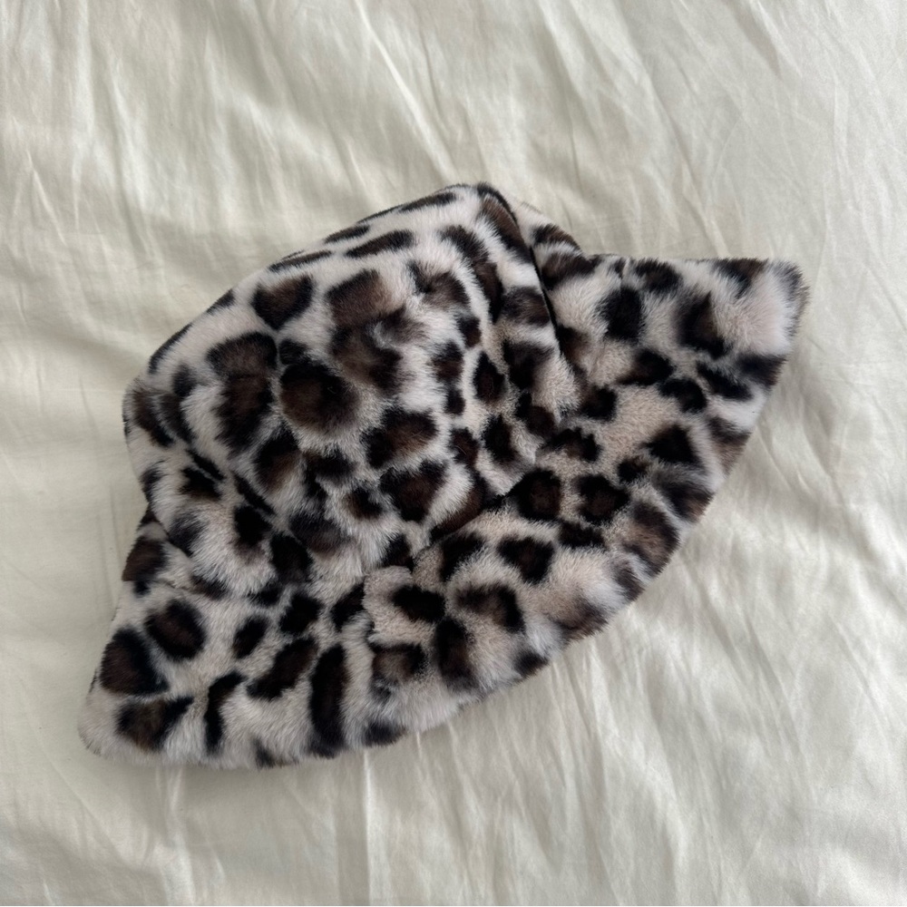 URBAN OUTFITTERS Cheetah Fur Bucket Hat